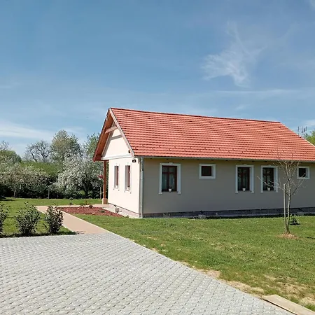 Vidéki-báj Appartement *